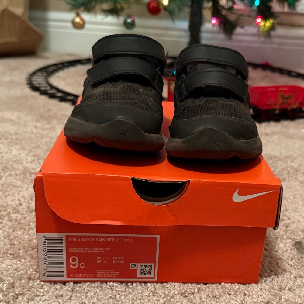 Nike Kids Black Sneakers